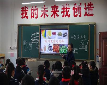 ��ɫ����չ�ɹ� һУһƷ���ں�